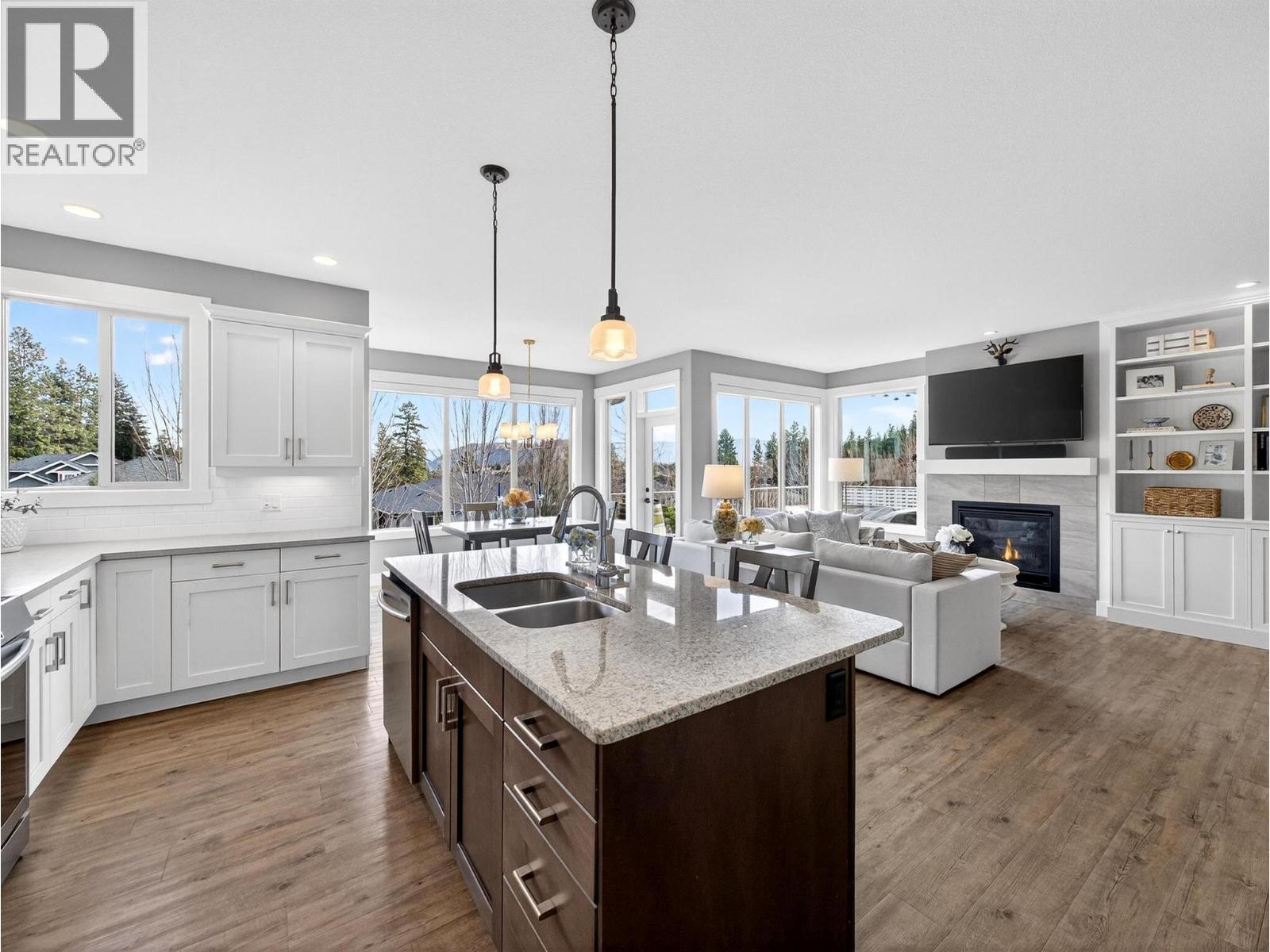  2371 Paramount Drive, West Kelowna