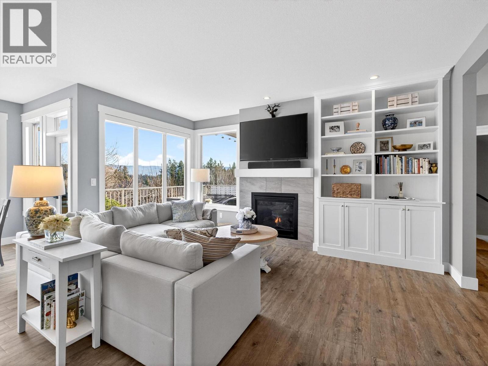  2371 Paramount Drive, West Kelowna