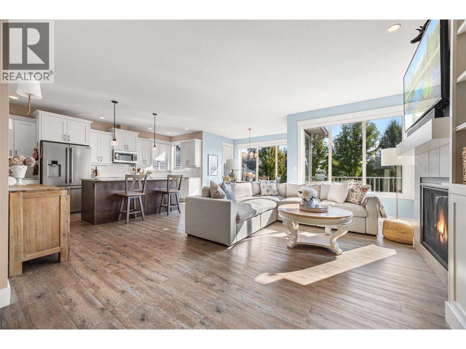  2371 Paramount Drive, West Kelowna