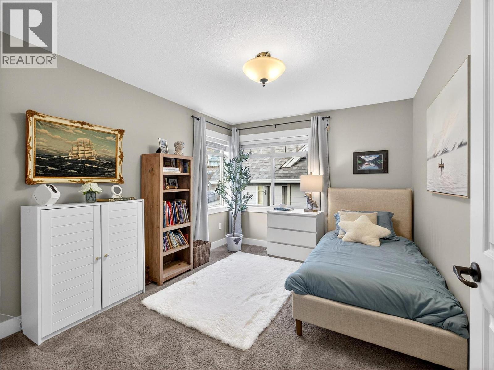  2371 Paramount Drive, West Kelowna