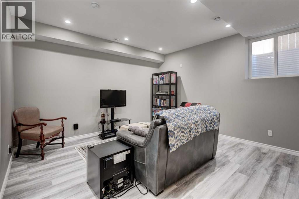 255 Riviera Way, Cochrane