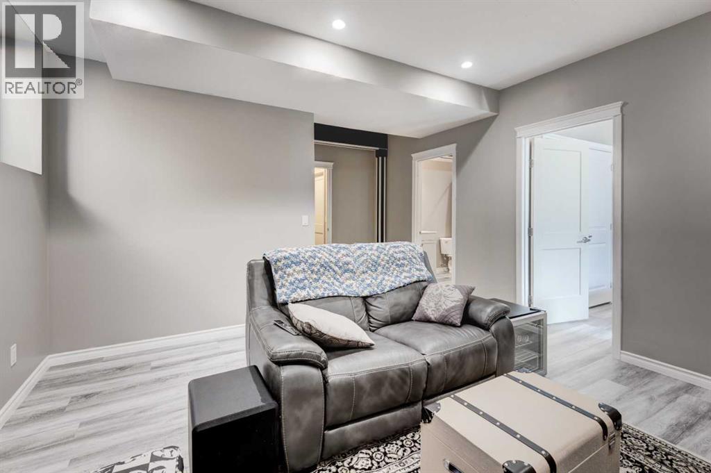 255 Riviera Way, Cochrane