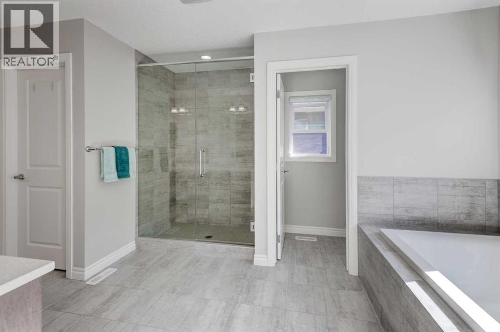 255 Riviera Way, Cochrane