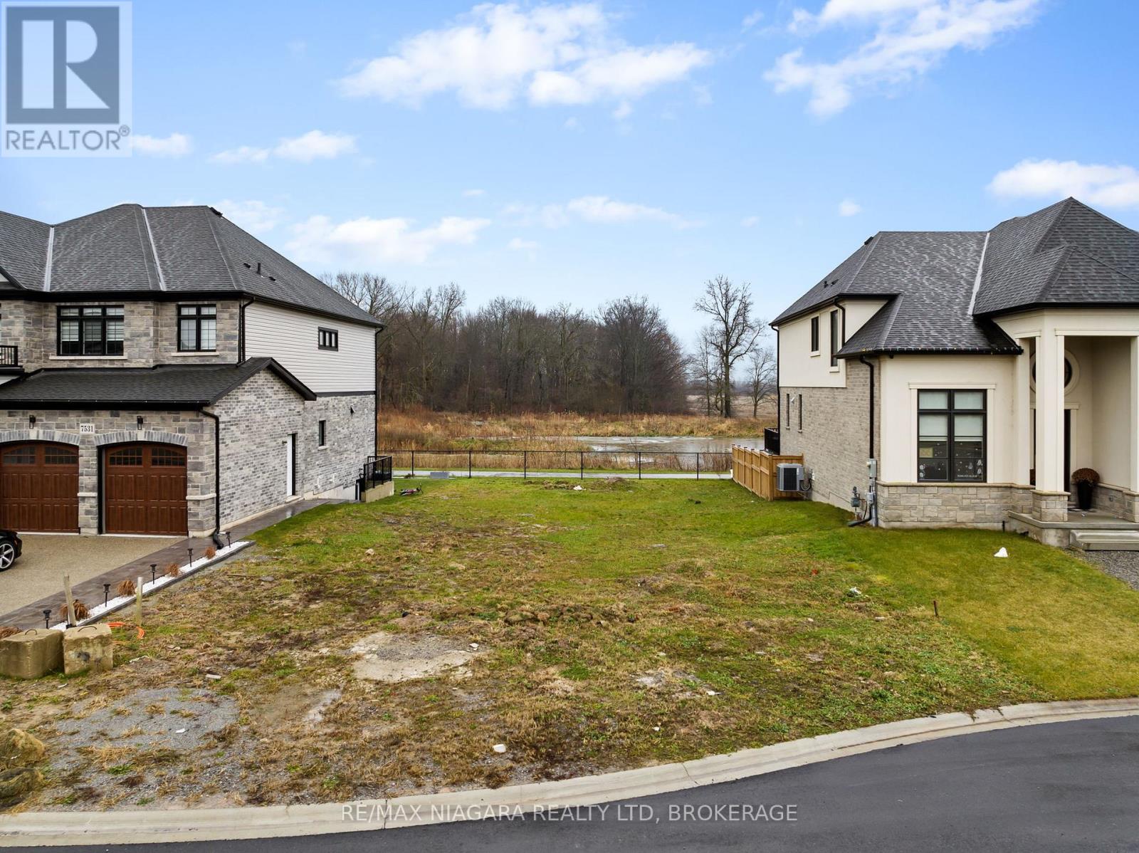 7521 SHERRILEE CRESCENT