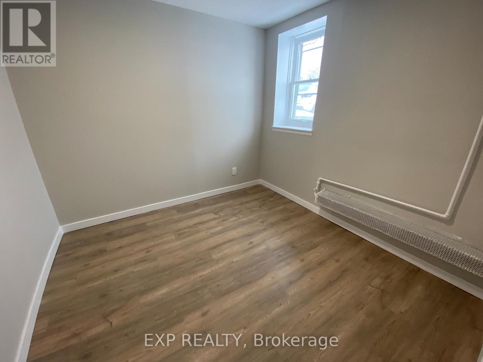 50 CENTRAL AVENUE W - 12