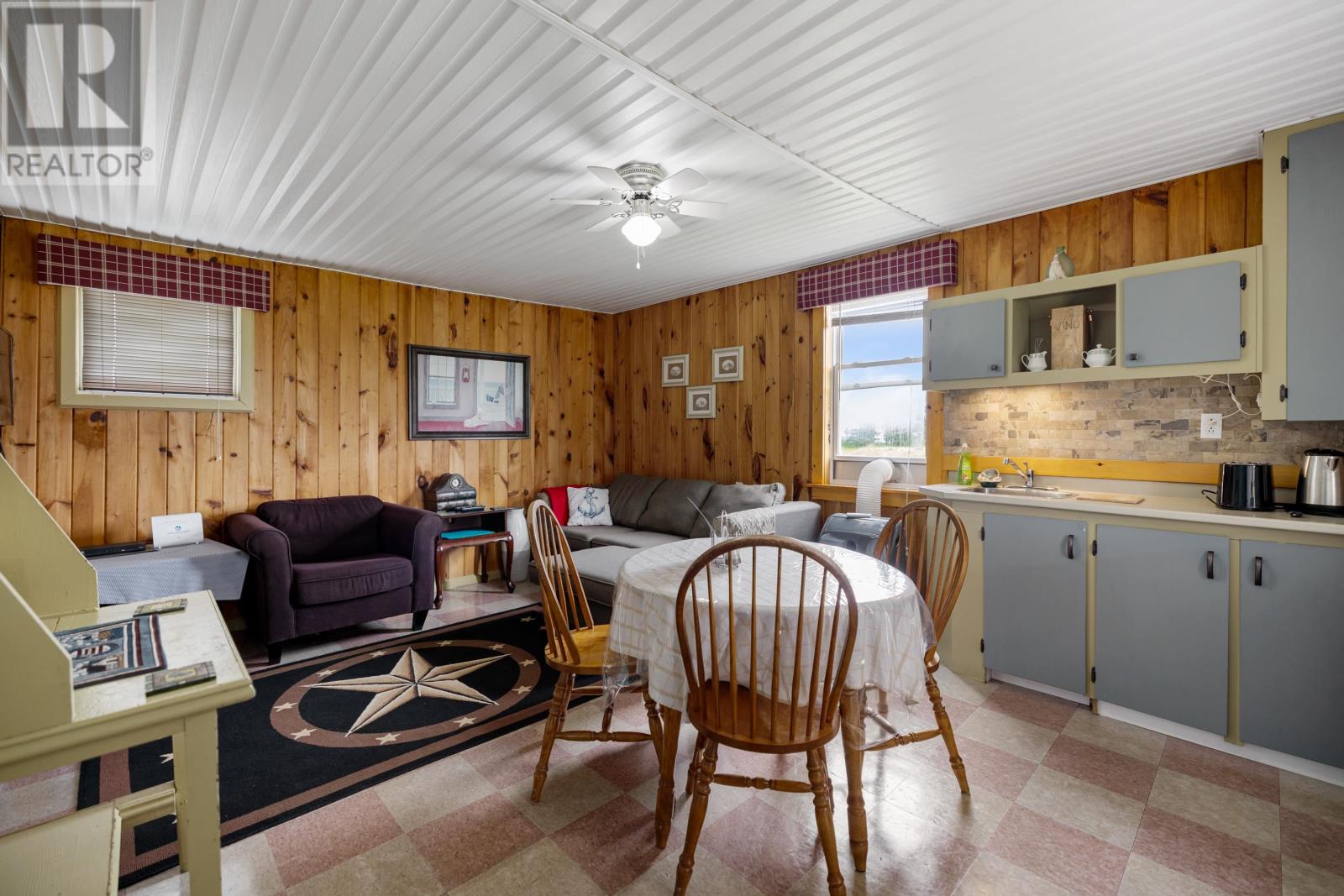 6888 Route 13, Mayfield - 36