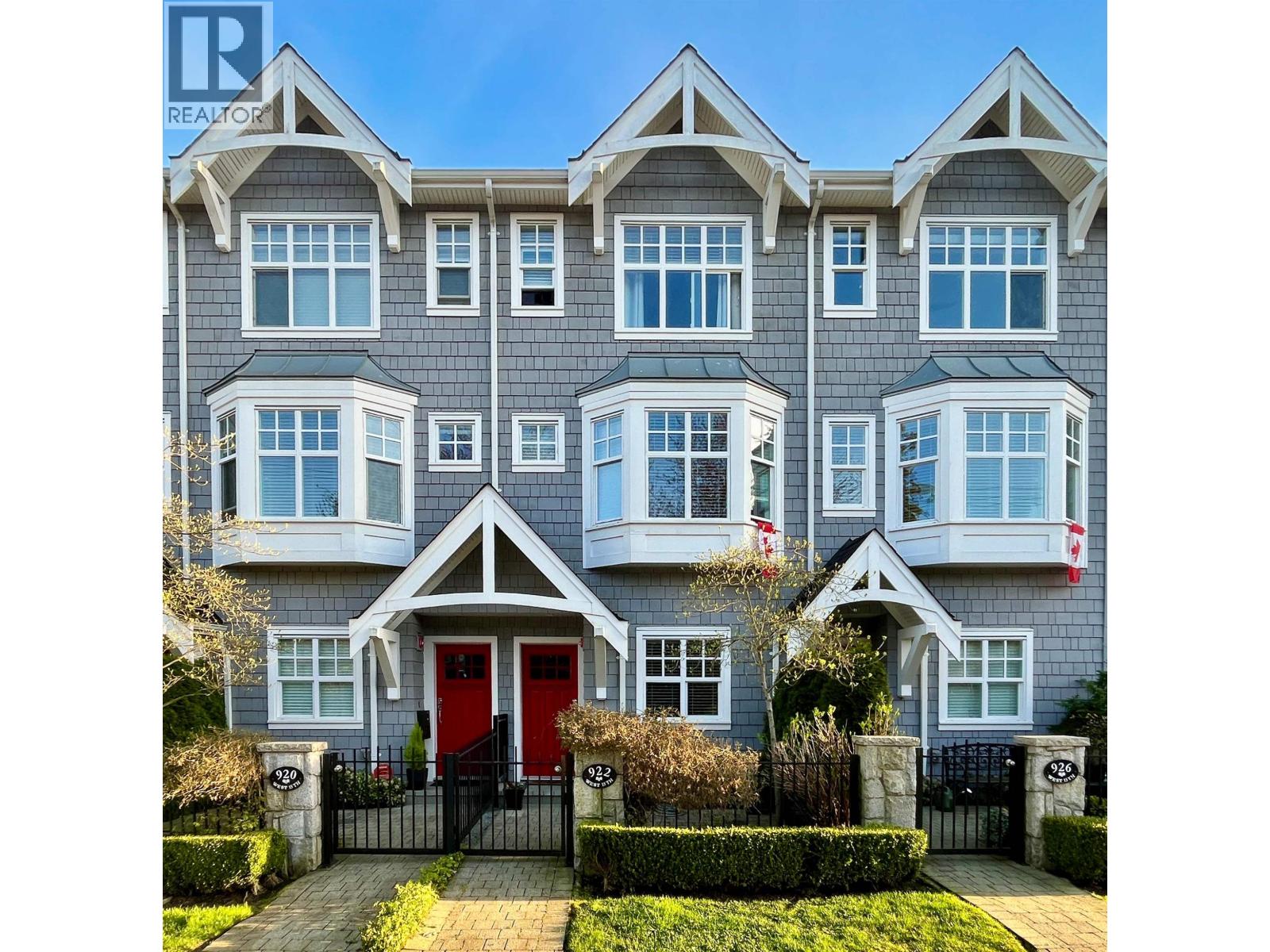 922 W 15TH AVENUE
