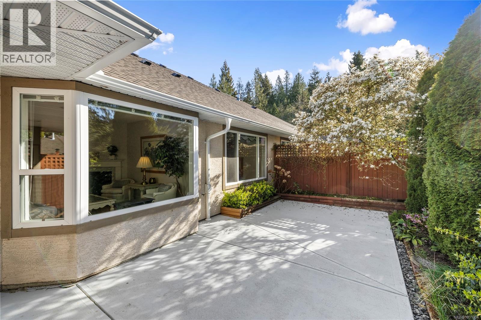 #18 850 ARBUTUS ST - 12