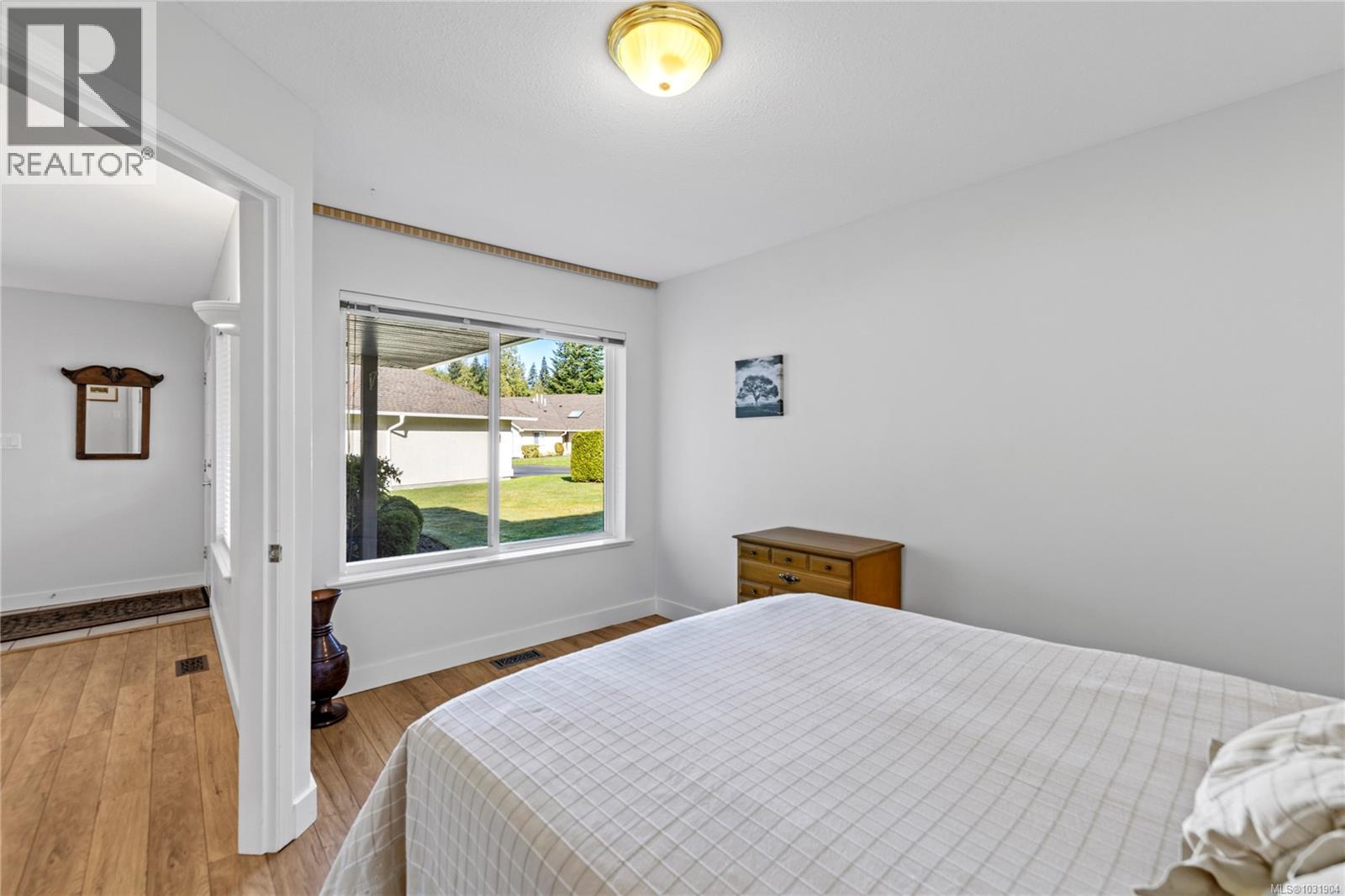 #18 850 ARBUTUS ST - 18