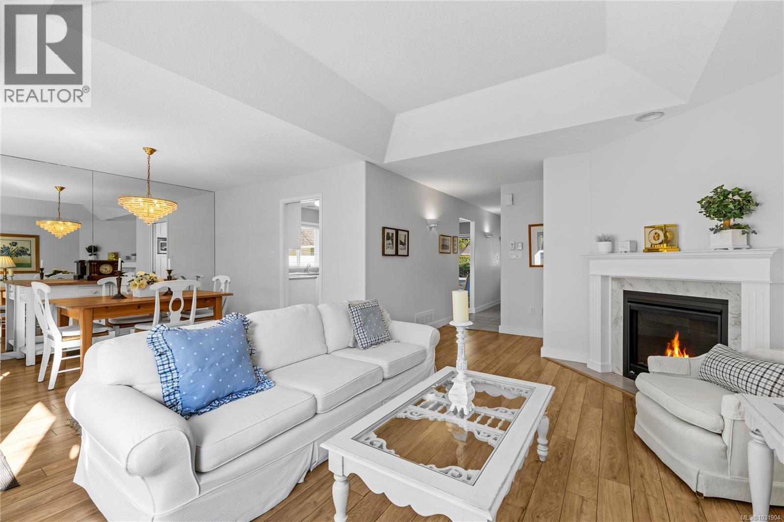 #18 850 ARBUTUS ST - 19