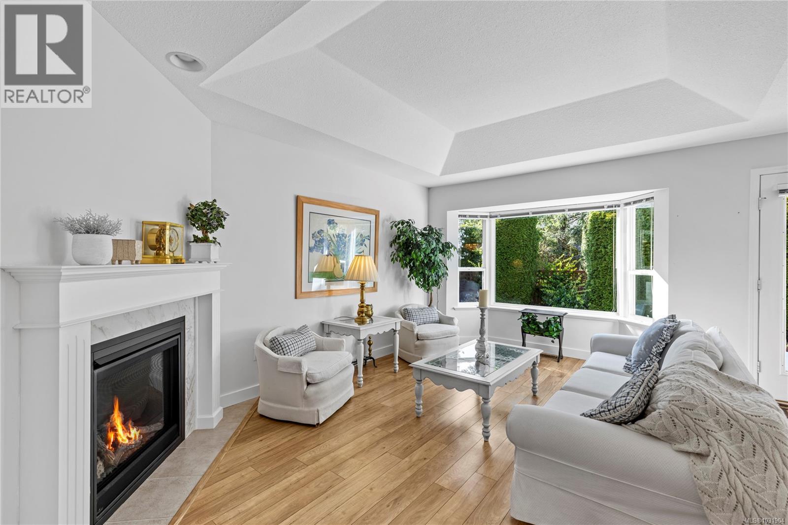 #18 850 ARBUTUS ST - 3