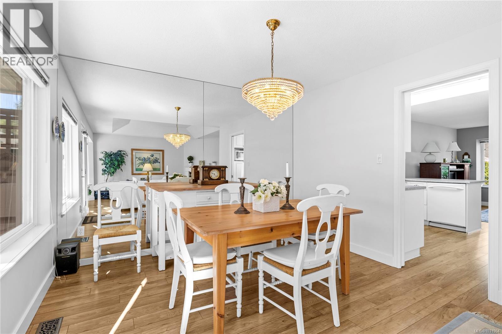 #18 850 ARBUTUS ST - 4