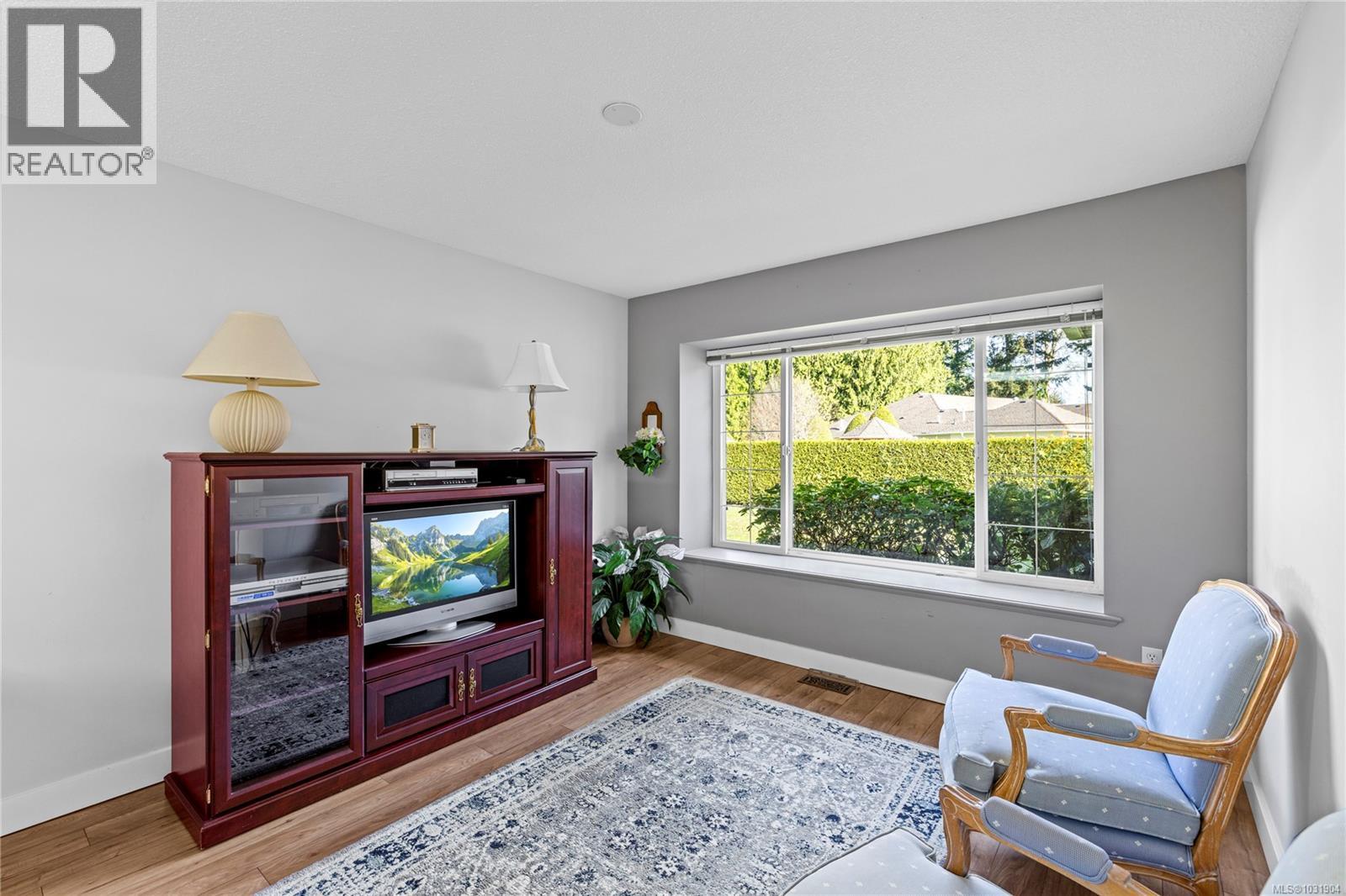 #18 850 ARBUTUS ST - 5