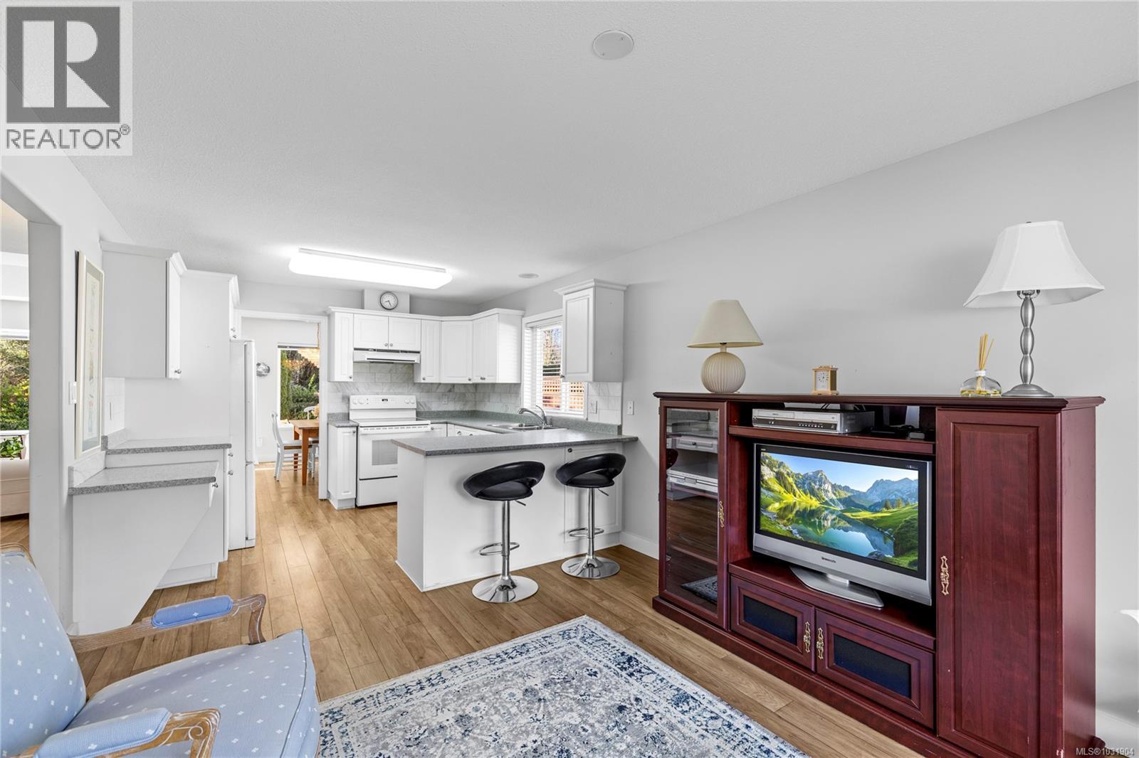 #18 850 ARBUTUS ST - 7