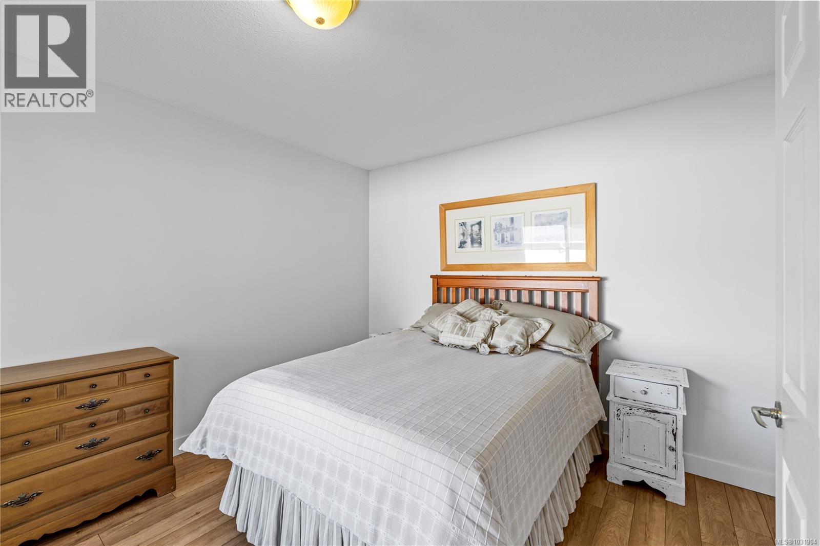 #18 850 ARBUTUS ST - 9