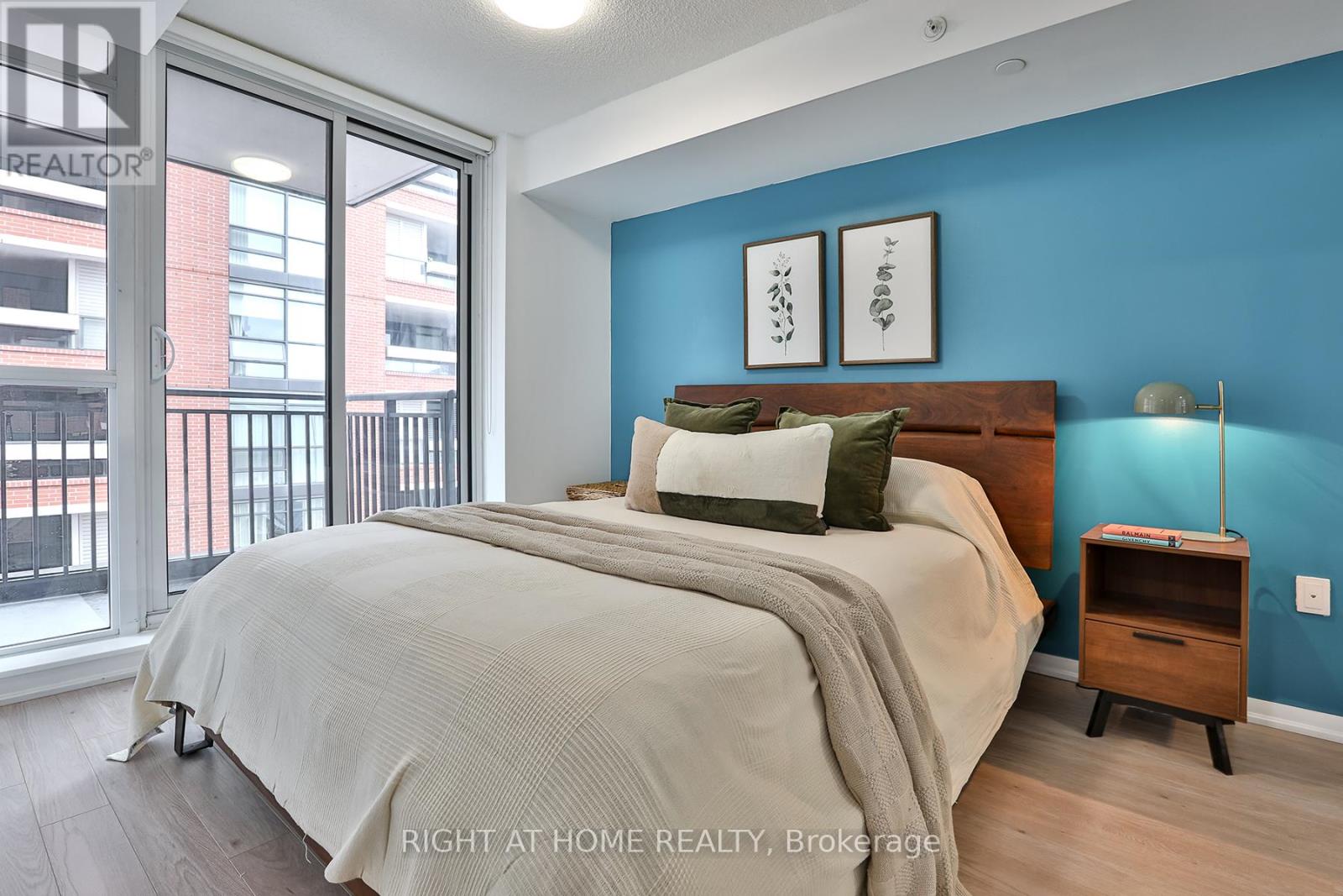 #335 830 LAWRENCE AVENUE W - 12