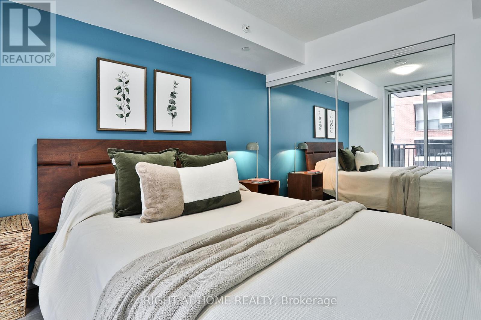 #335 830 LAWRENCE AVENUE W - 13