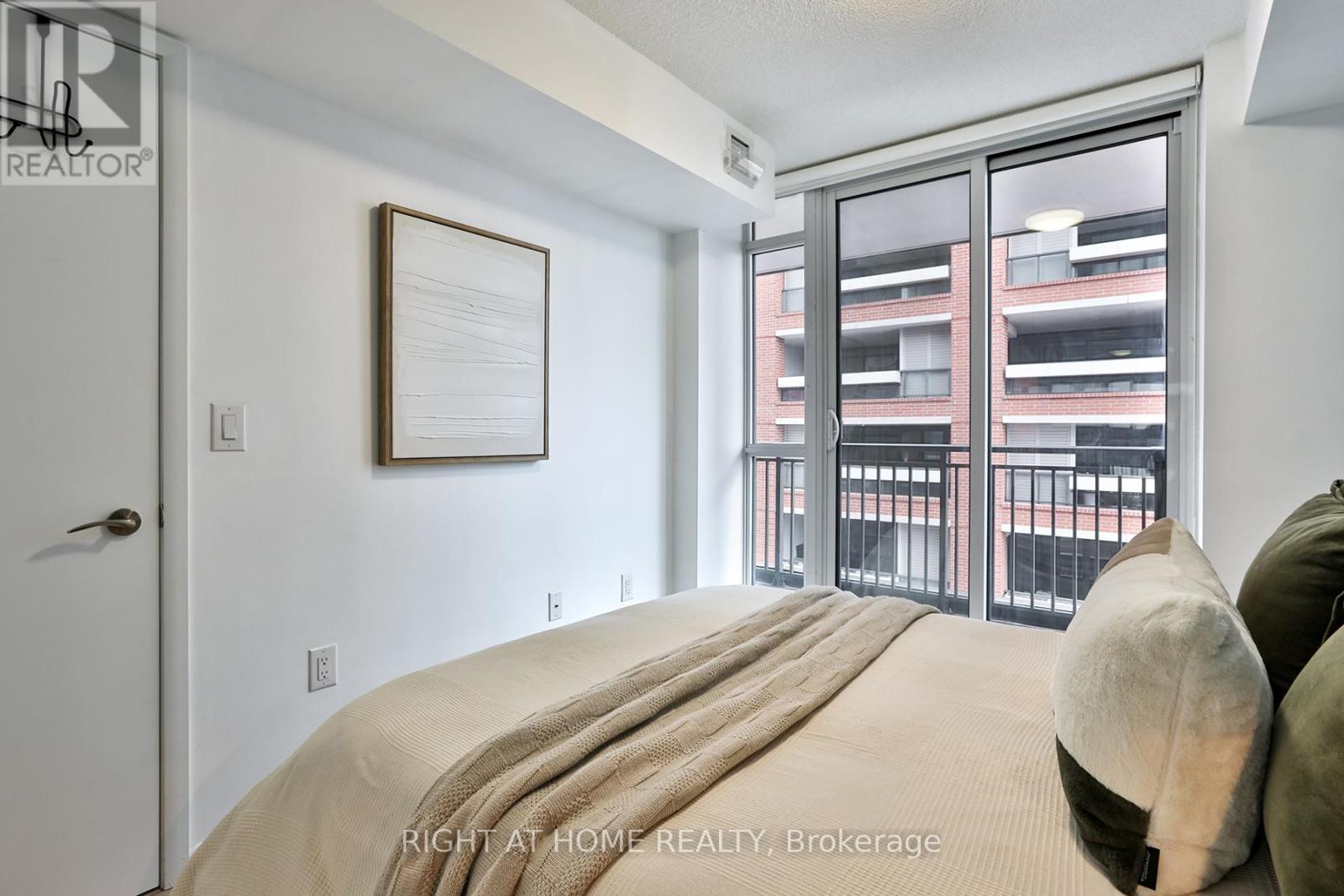 #335 830 LAWRENCE AVENUE W - 15