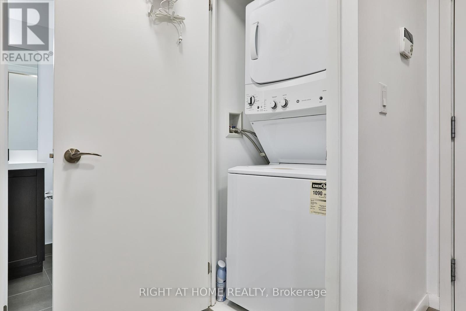 #335 830 LAWRENCE AVENUE W - 19