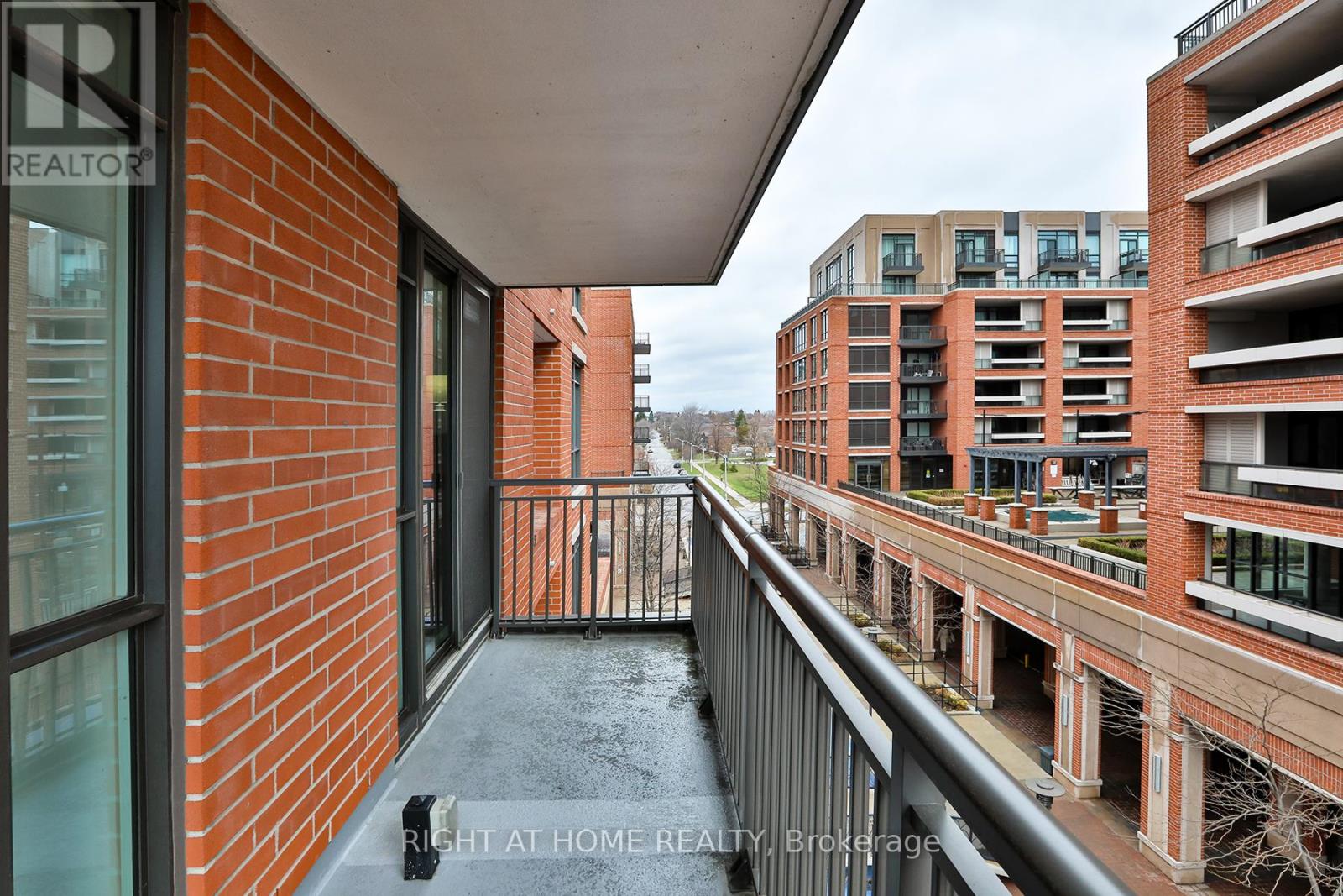 #335 830 LAWRENCE AVENUE W - 20