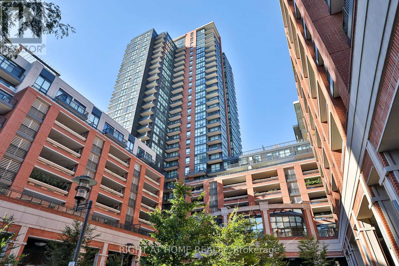 #335 830 LAWRENCE AVENUE W - 22