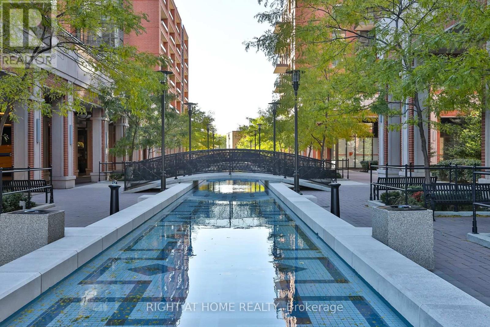 #335 830 LAWRENCE AVENUE W - 24