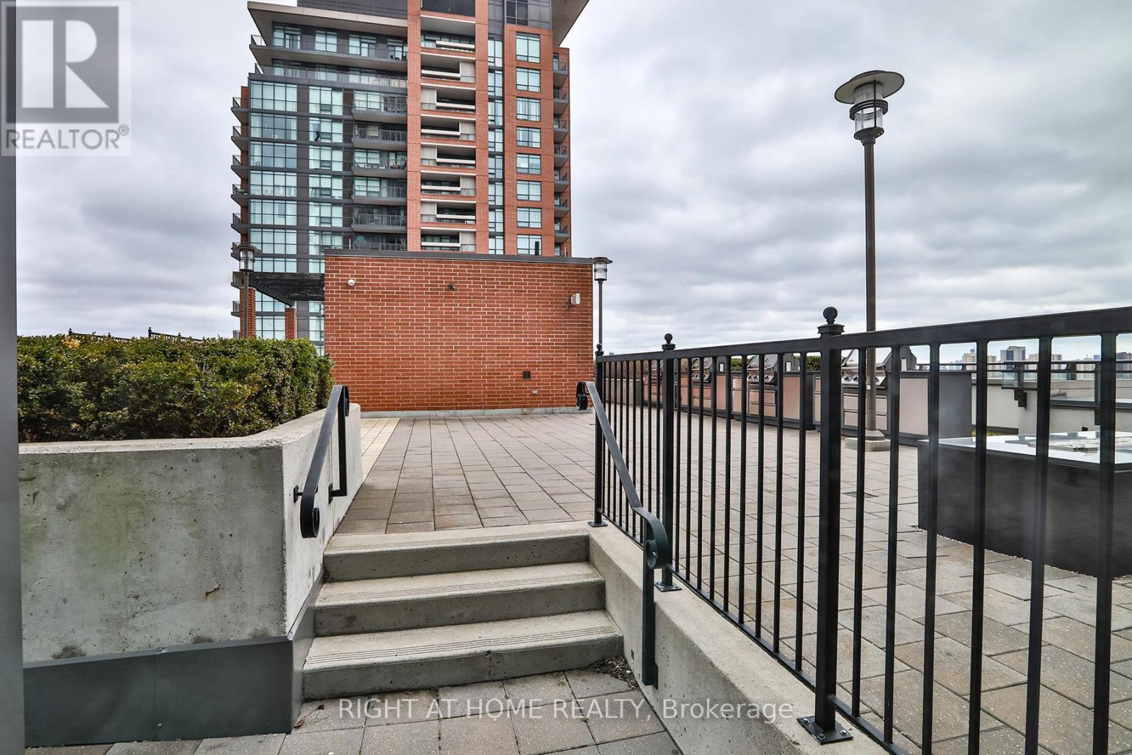 #335 830 LAWRENCE AVENUE W - 29