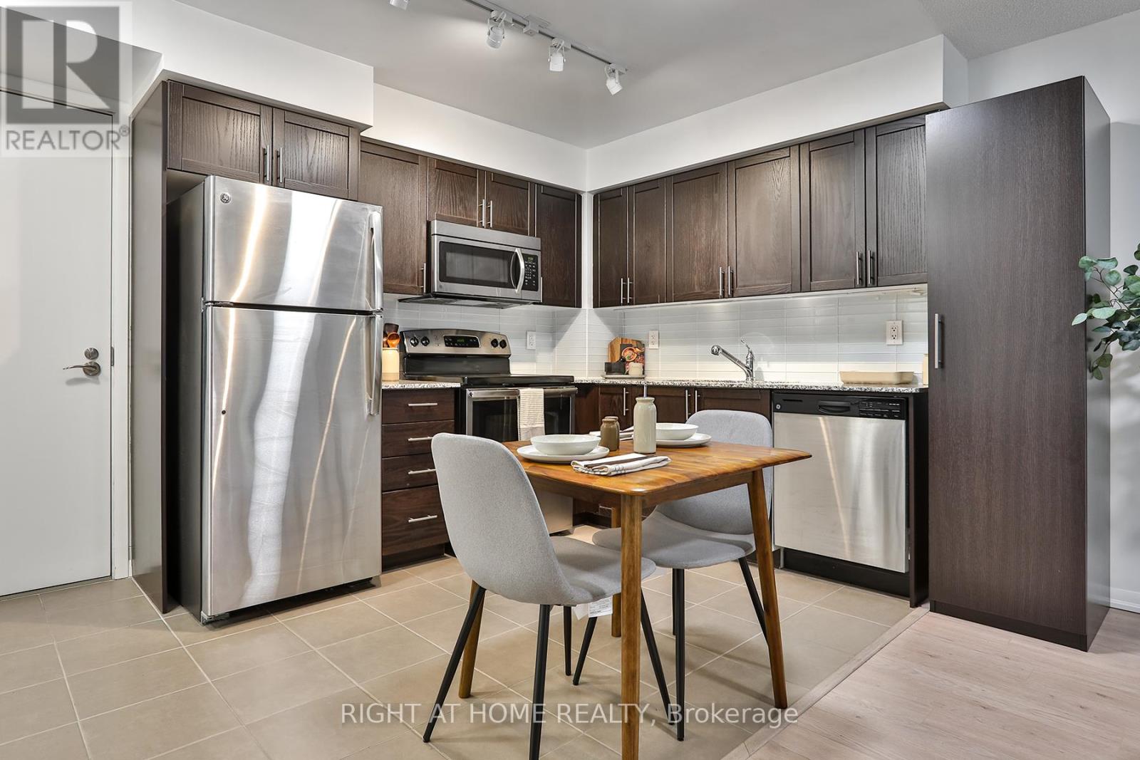 #335 830 LAWRENCE AVENUE W - 3