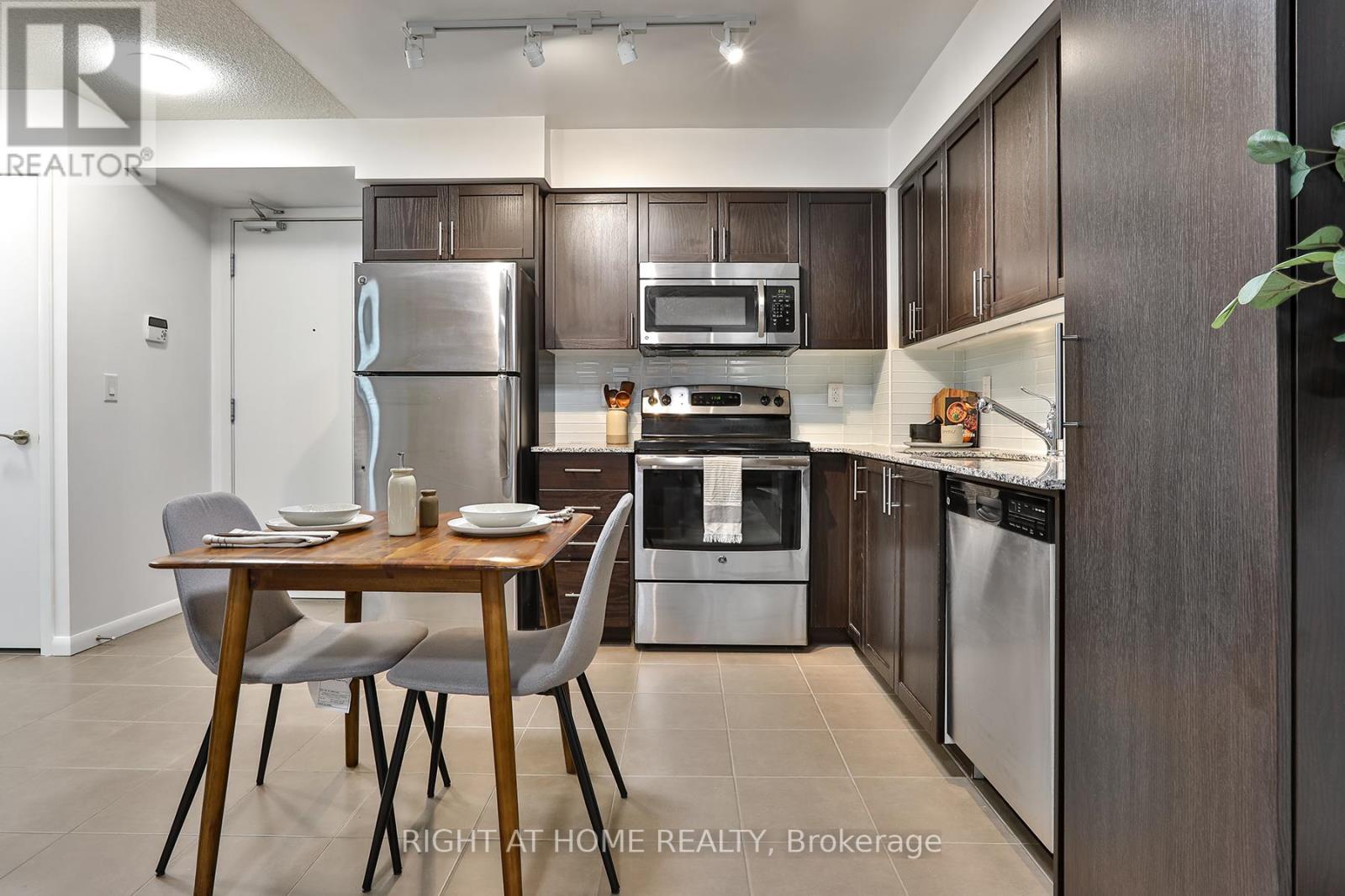#335 830 LAWRENCE AVENUE W - 4