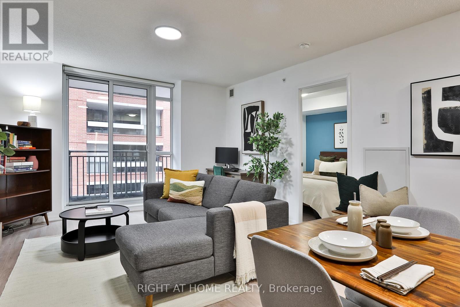 #335 830 LAWRENCE AVENUE W - 5