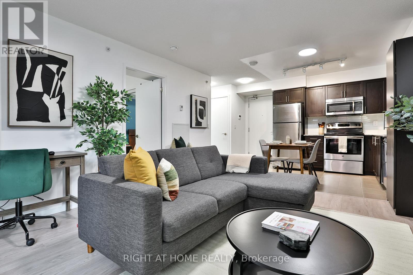 #335 830 LAWRENCE AVENUE W - 6