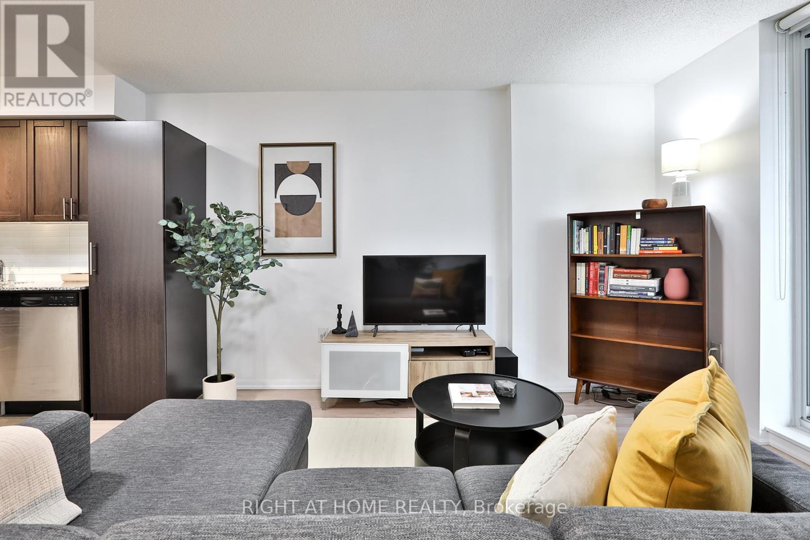 #335 830 LAWRENCE AVENUE W - 8