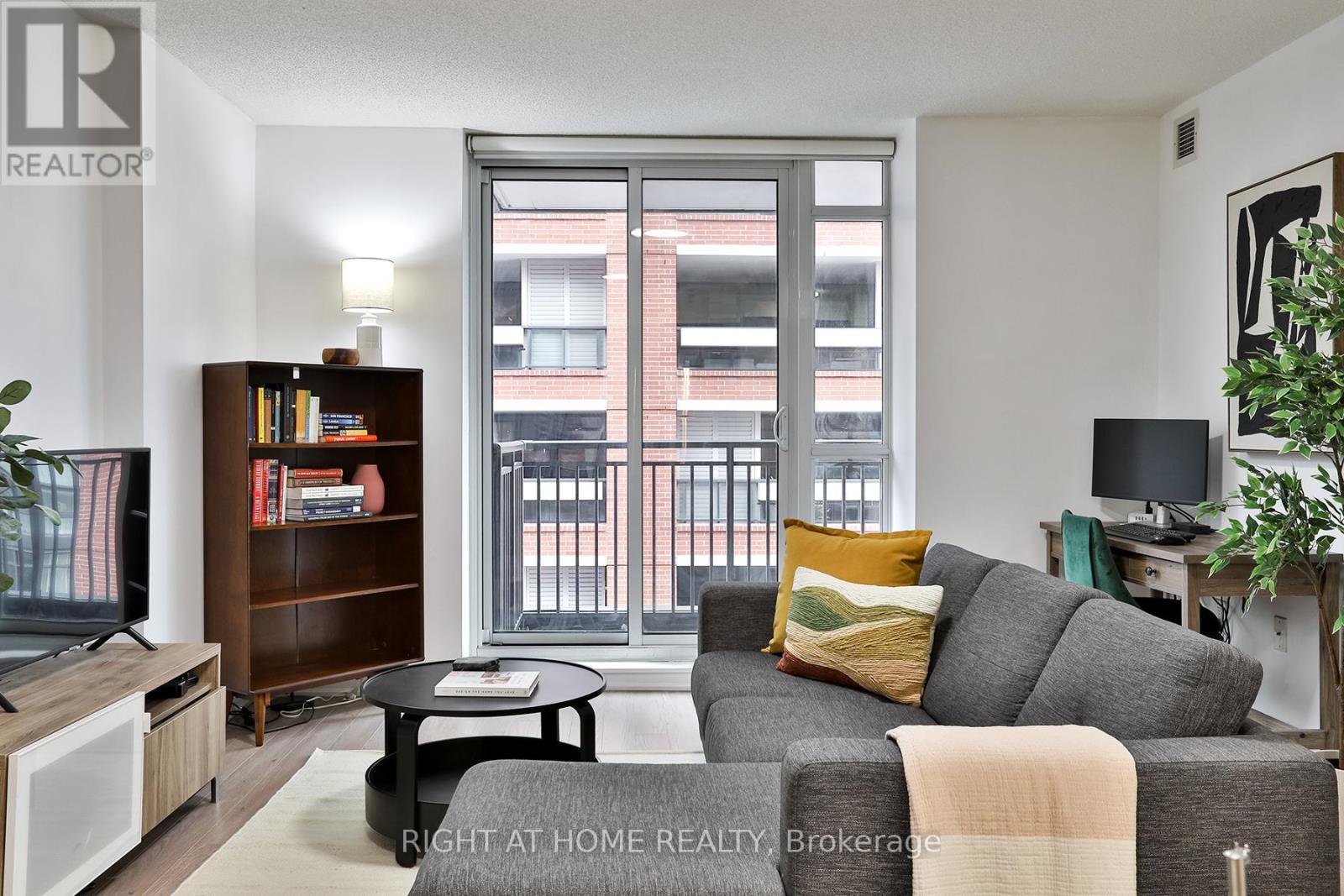 #335 830 LAWRENCE AVENUE W - 9