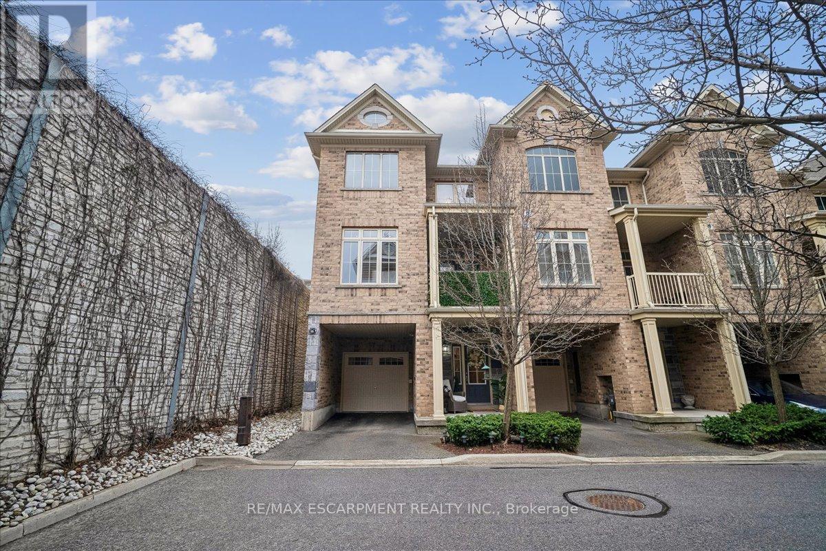 #40 - 181 PLAINS ROAD W