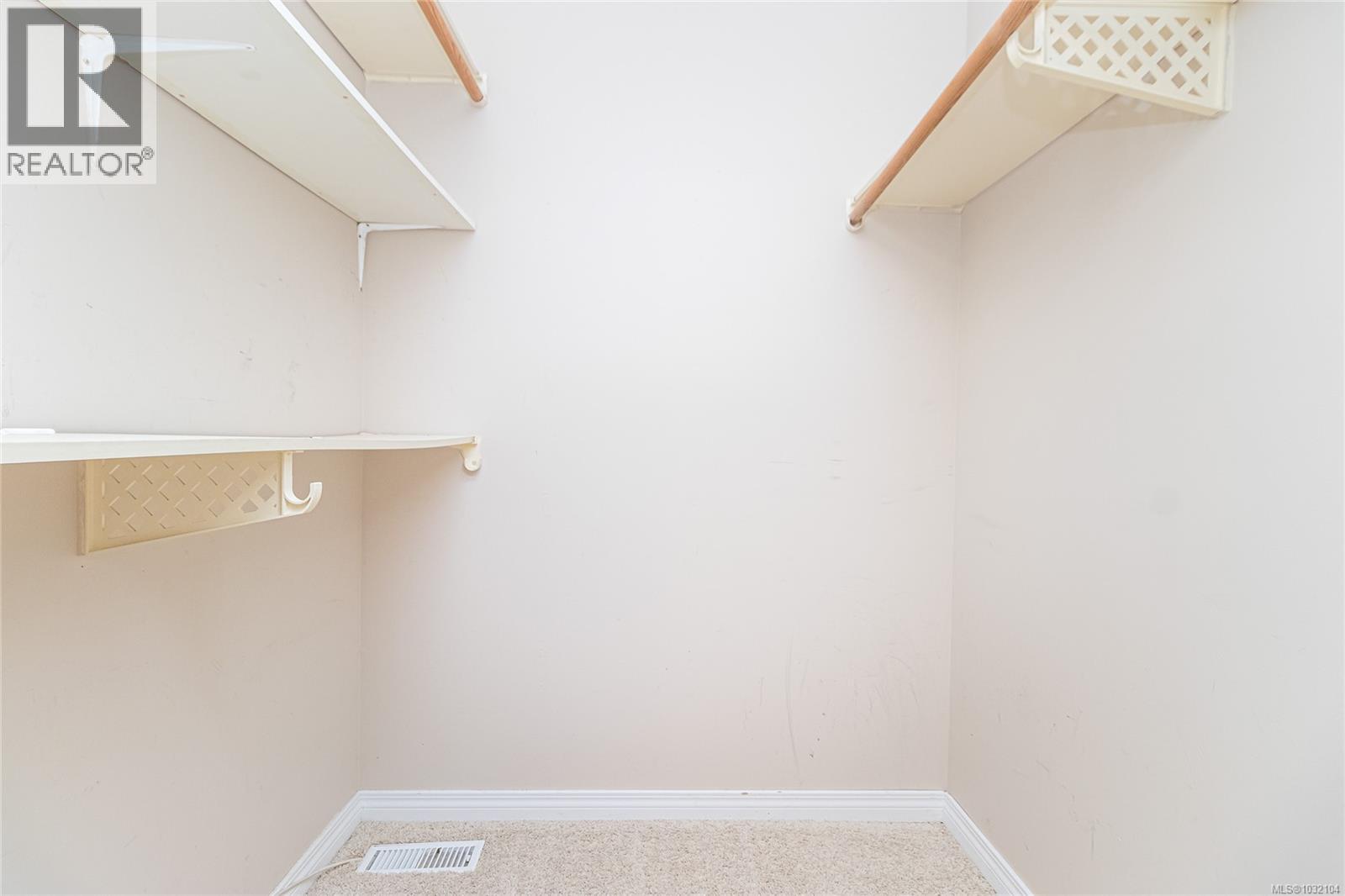  2270 Henlyn Drive, Sooke