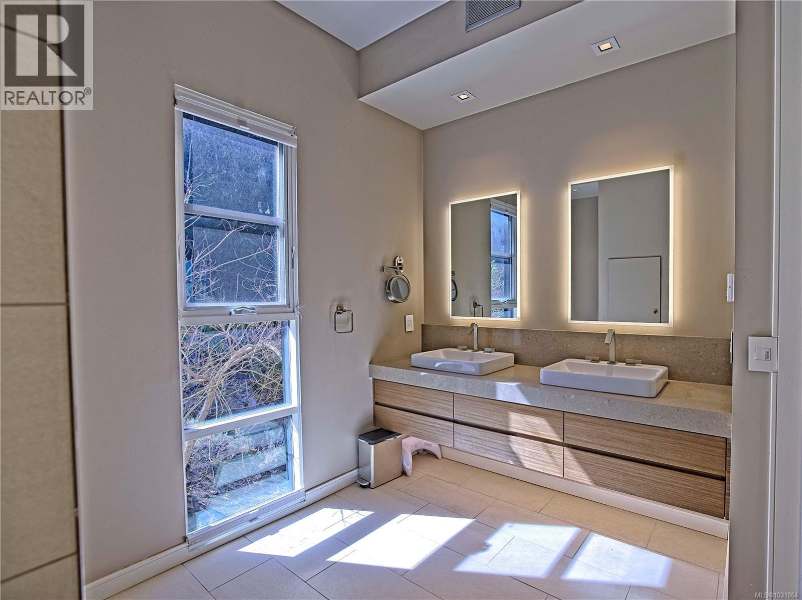136 Wilkie Way - 19