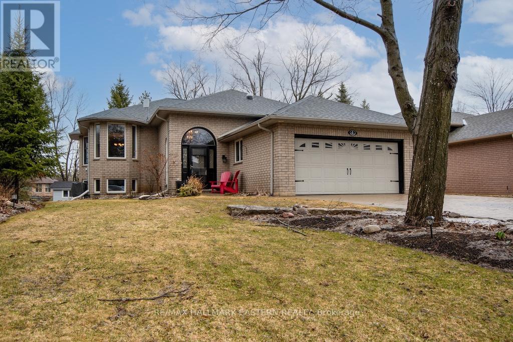 4 HUNTINGWOOD CRESCENT - 1