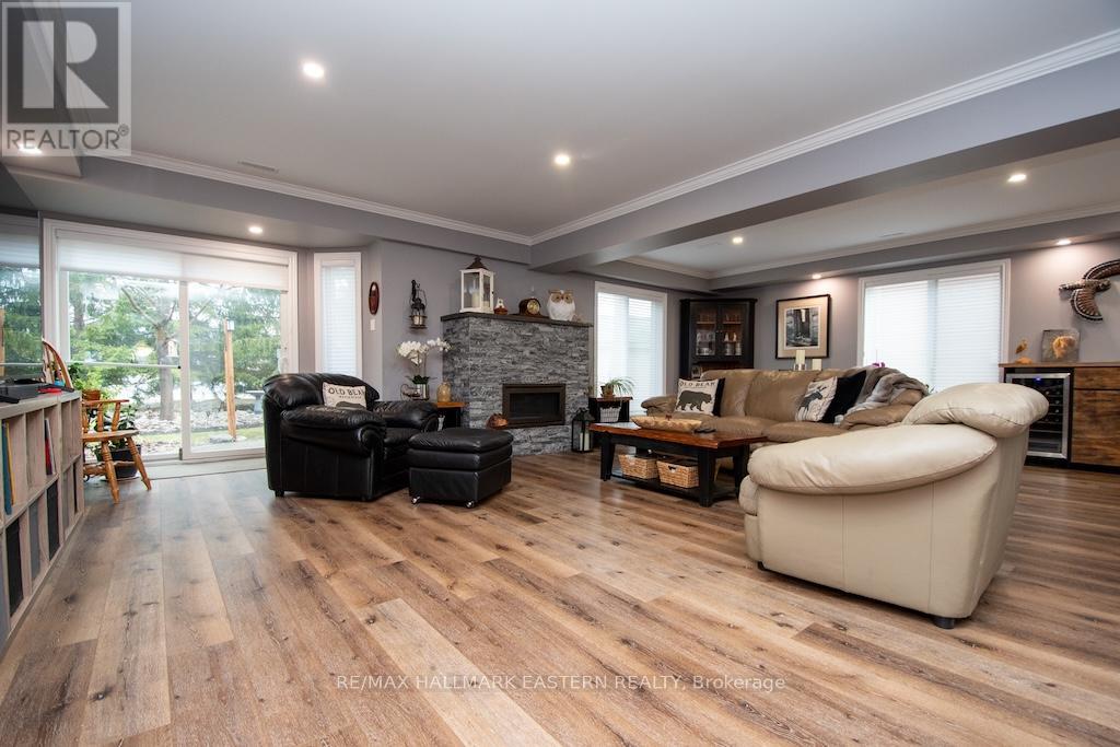 4 HUNTINGWOOD CRESCENT — photo 25