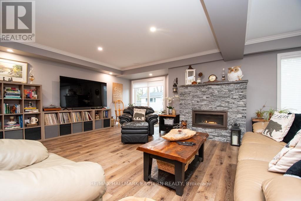 4 HUNTINGWOOD CRESCENT — photo 26