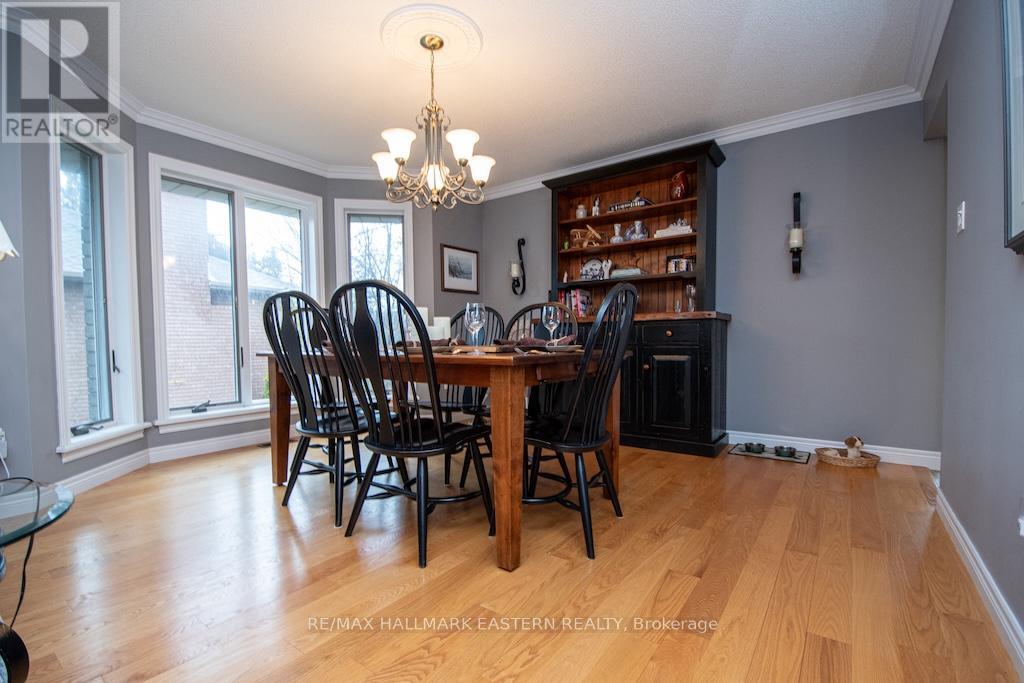 4 HUNTINGWOOD CRESCENT - 7