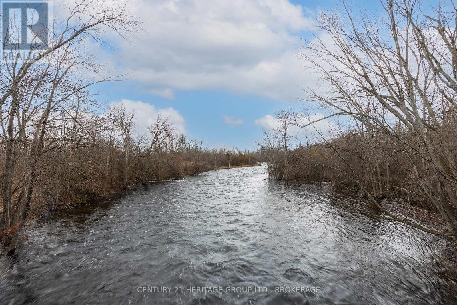 Steps away from Napanee River!