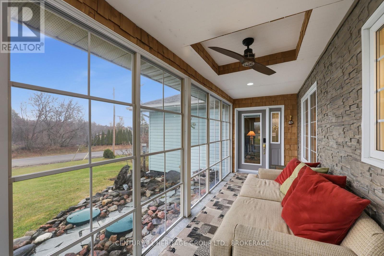 Bright Sun Room!
