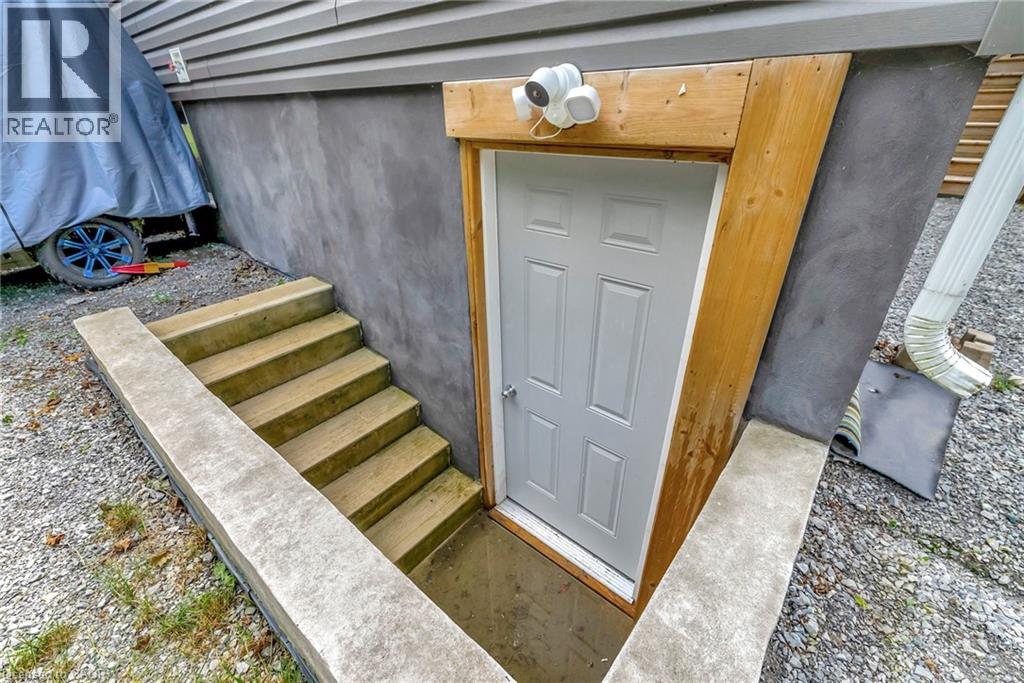 4881 MAPLEVIEW Crescent - 24
