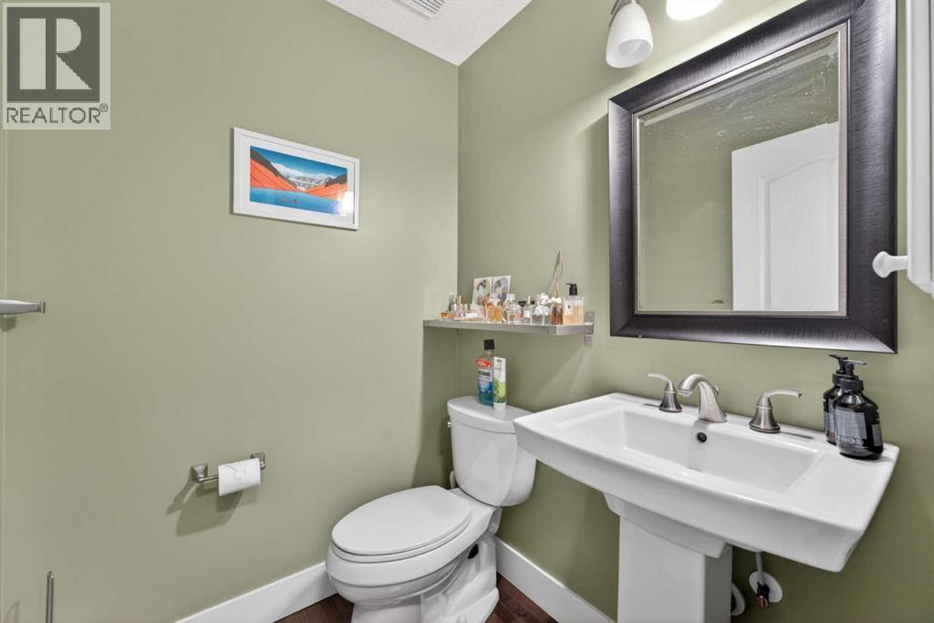 111 VALLEY PONDS CRESCENT NW - 21