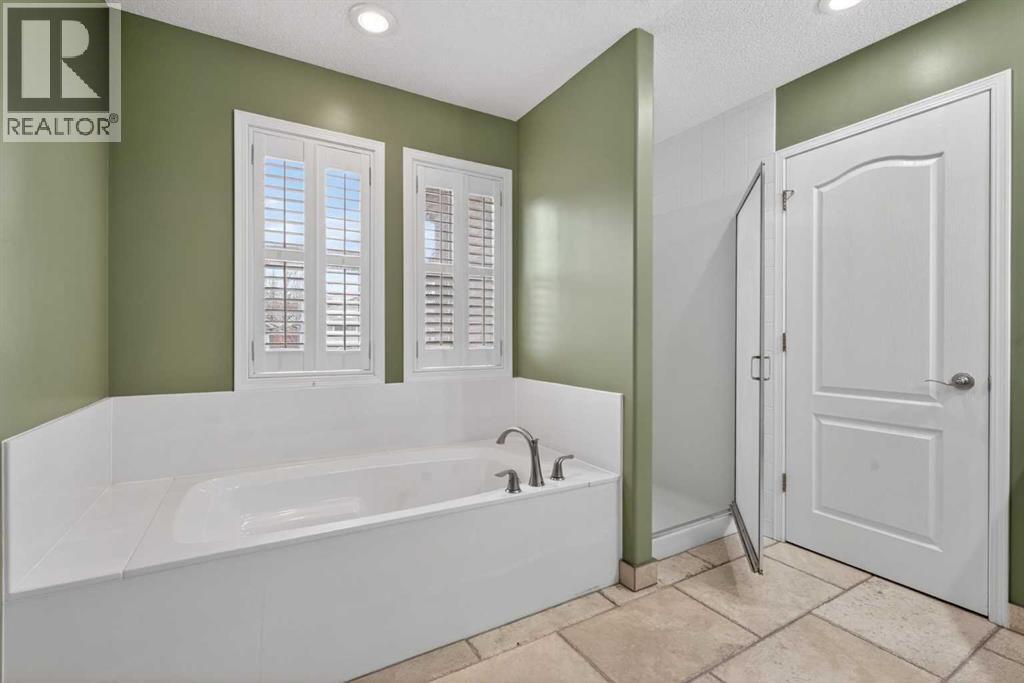 111 VALLEY PONDS CRESCENT NW - 38