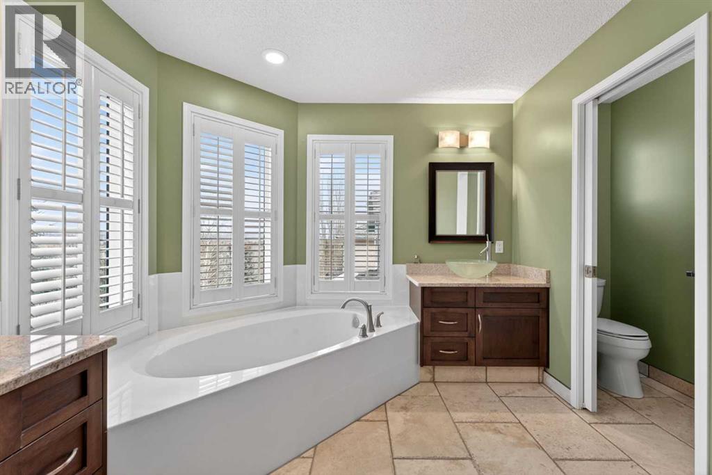 111 VALLEY PONDS CRESCENT NW - 30