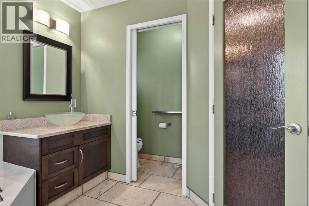 111 VALLEY PONDS CRESCENT NW - 32
