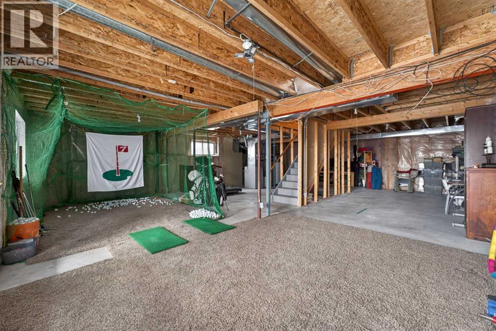111 VALLEY PONDS CRESCENT NW - 46