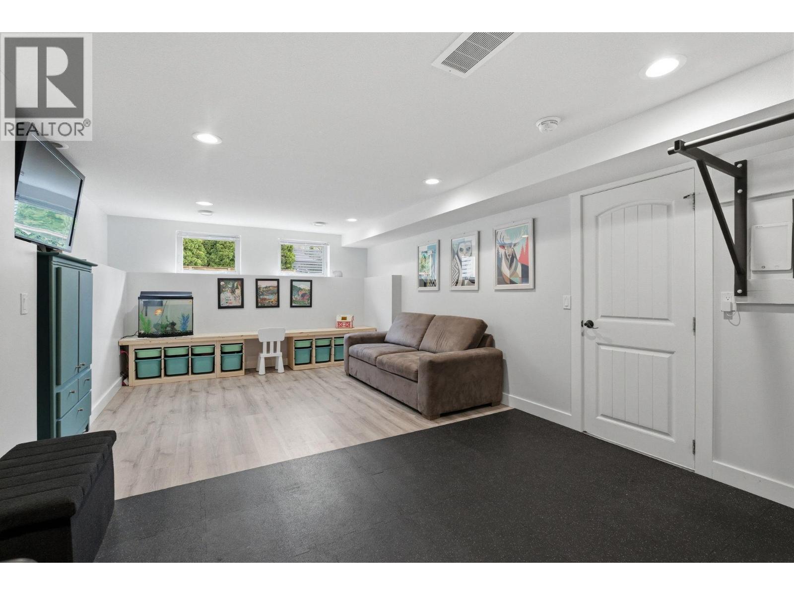  1729 Gillard Drive, Kelowna