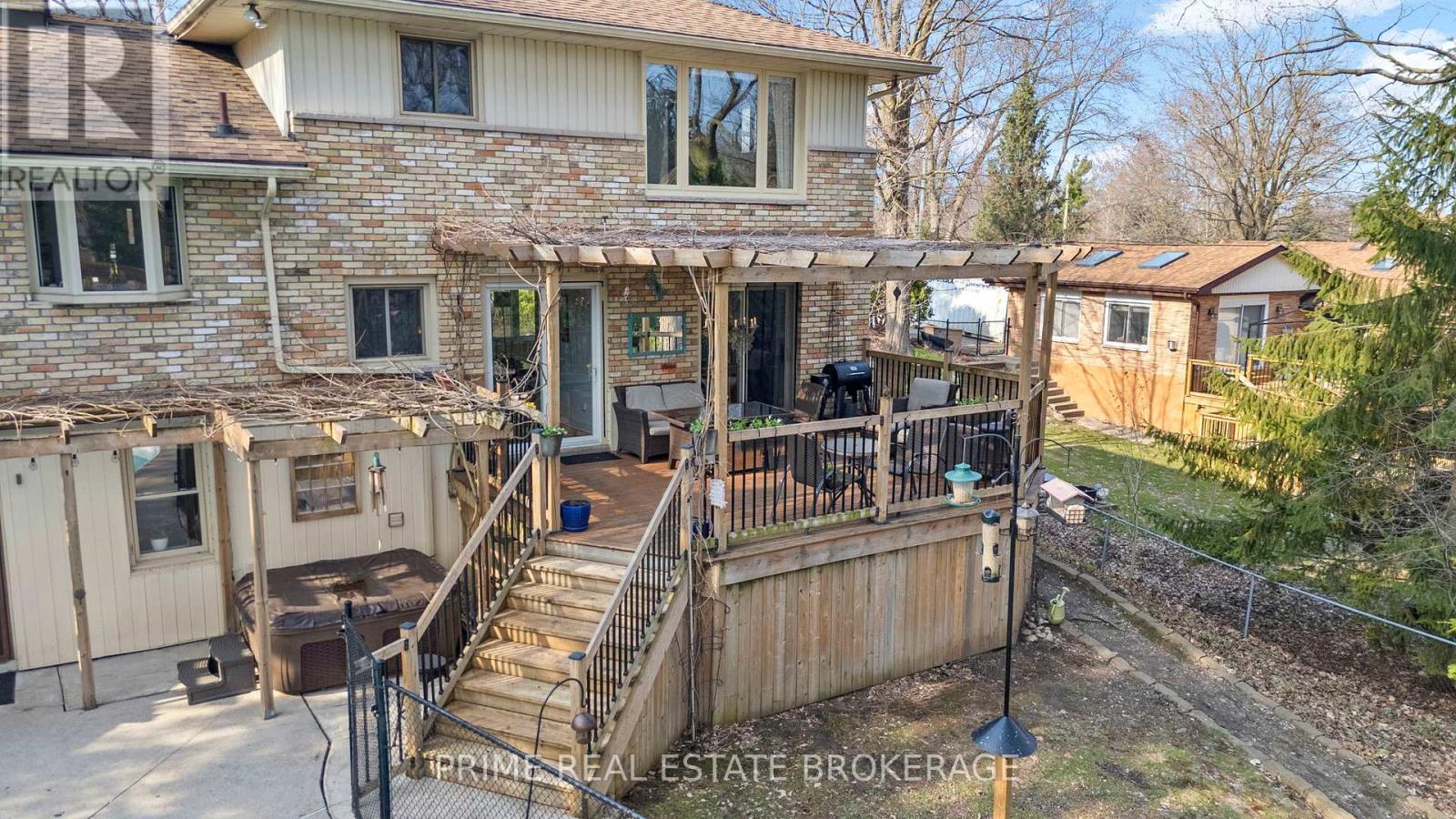 8 CRAMSTON CRESCENT Property Photo